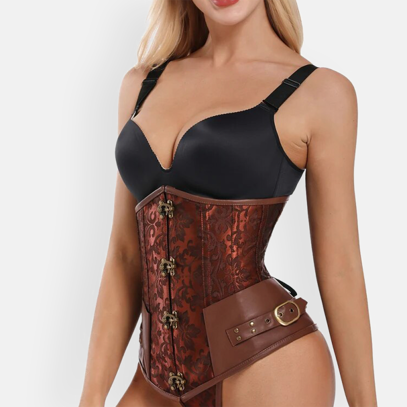 Zbliżenie na brązowy gorset steampunk pod biust, ukazujące detale brokatowego wzoru i boczne klamry na modelce.