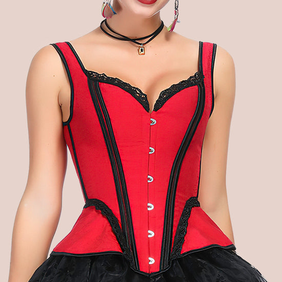 Czerwony gorset bustier z ramiączkami, czarnymi pionowymi pasami i koronkowym wykończeniem dekoltu, widoczne metalowe zapięcie busk.