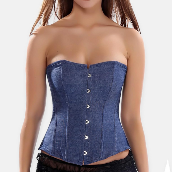 Niebieski gorset jeansowy na modelce, z metalowym zapięciem z przodu, idealny do modnych stylizacji.